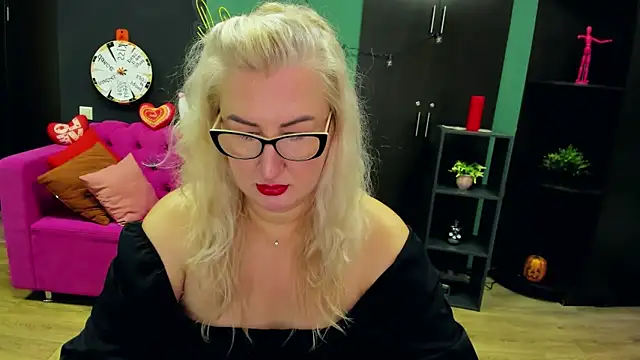 Snapshot of ChristyBrooks chatting on November 11, 2025, 9:04 am ChristyBrooks online show from November 11, 2025, 9:04 am