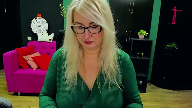 Snapshot of ChristyBrooks chatting on November 28, 2025, 5:18 am ChristyBrooks online show from November 28, 2025, 5:18 am