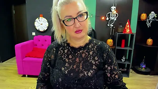 Snapshot of ChristyBrooks chatting on October 25, 2025, 10:14 am ChristyBrooks online show from October 25, 2025, 10:14 am