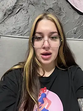 Snapshot of VikiDemi chatting on November 8, 2025, 3:59 pm VikiDemi online show from November 8, 2025, 3:59 pm