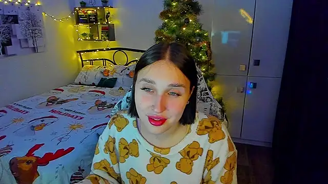 Snapshot of LinaTruly chatting on December 15, 2025, 10:15 pm LinaTruly online show from December 15, 2025, 10:15 pm