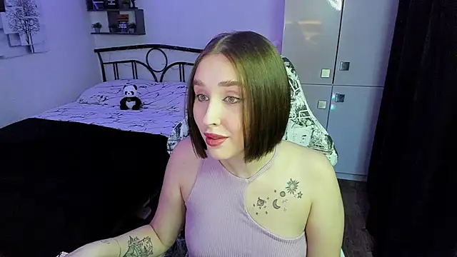 Snapshot of LinaTruly chatting on November 24, 2025, 8:53 pm LinaTruly online show from November 24, 2025, 8:53 pm