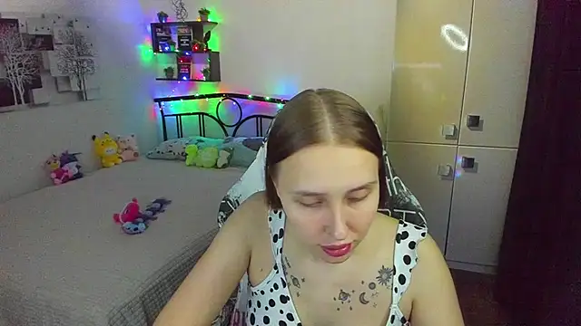 LinaTruly online show from April 22, 2026, 8:59 pm