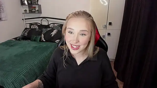 LinaTruly online show from September 22, 2025, 9:54 pm