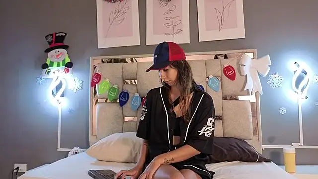 jolie lov online show from December 17, 2025, 1:16 pm