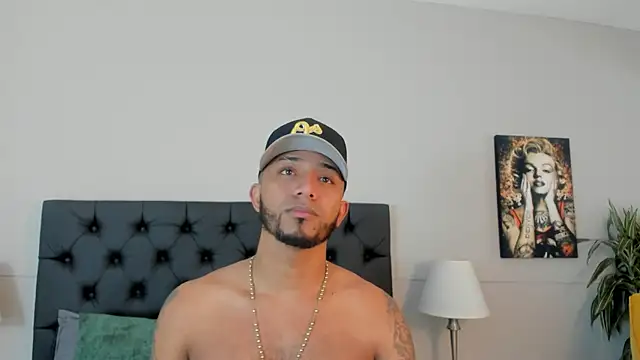 Snapshot of Robin_Rief chatting on October 19, 2025, 3:20 am Robin Rief online show from October 19, 2025, 3:20 am