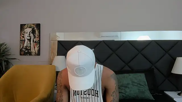 Snapshot of Robin_Rief chatting on November 8, 2025, 3:32 am Robin Rief online show from November 8, 2025, 3:32 am