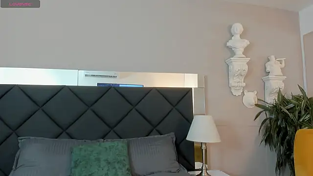 Snapshot of Robin_Rief chatting on November 23, 2025, 4:00 am Robin Rief online show from November 23, 2025, 4:00 am