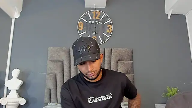 Snapshot of Robin_Rief chatting on June 27, 2026, 7:20 pm Robin Rief online show from June 27, 2026, 7:20 pm