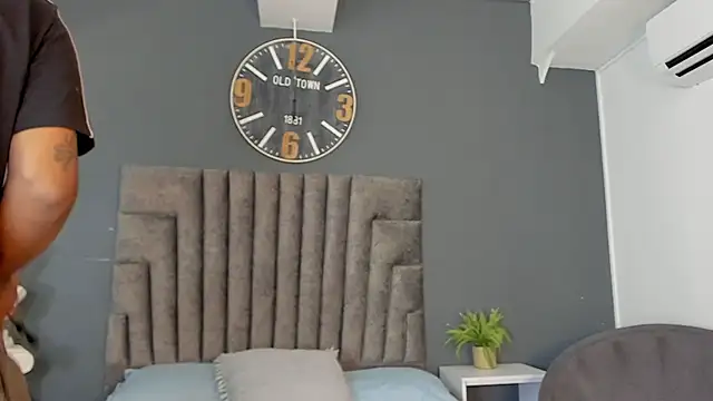 Snapshot of Robin_Rief chatting on June 11, 2026, 7:11 pm Robin Rief online show from June 11, 2026, 7:11 pm