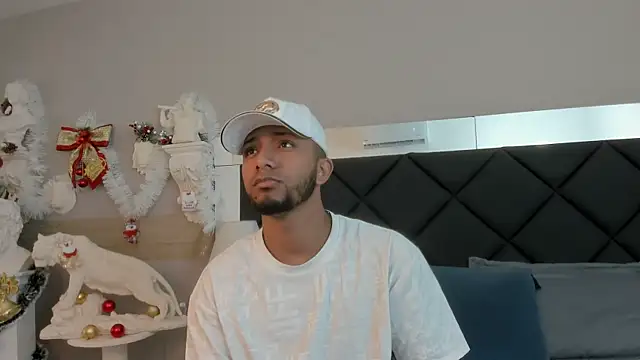 Snapshot of Robin_Rief chatting on December 4, 2025, 3:49 am Robin Rief online show from December 4, 2025, 3:49 am