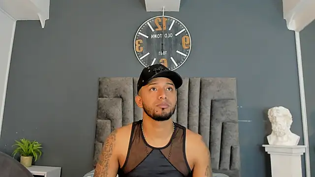 Snapshot of Robin_Rief chatting on August 2, 2026, 7:22 pm Robin Rief online show from August 2, 2026, 7:22 pm