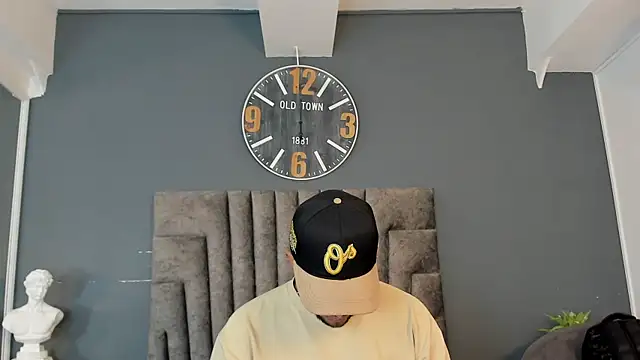 Snapshot of Robin_Rief chatting on July 16, 2026, 7:22 pm Robin Rief online show from July 16, 2026, 7:22 pm