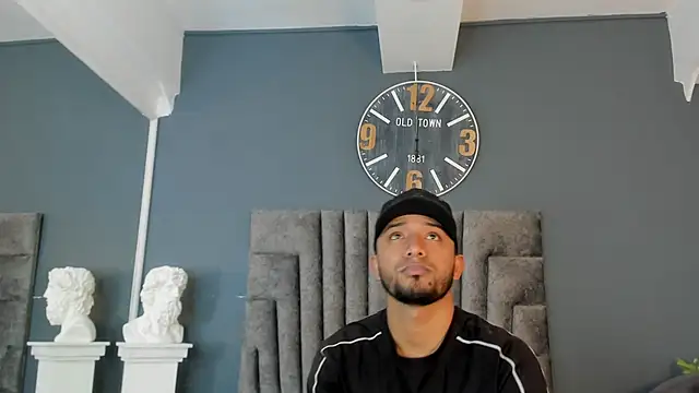 Snapshot of Robin_Rief chatting on July 29, 2026, 7:57 pm Robin Rief online show from July 29, 2026, 7:57 pm