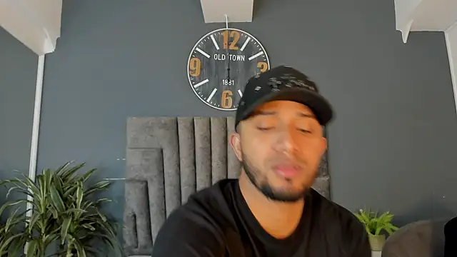 Snapshot of Robin_Rief chatting on August 5, 2026, 7:19 pm Robin Rief online show from August 5, 2026, 7:19 pm
