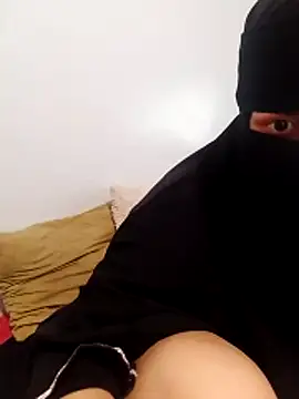 Snapshot of Kamilya_767 chatting on October 16, 2025, 1:52 pm Kamilya 767 online show from October 16, 2025, 1:52 pm