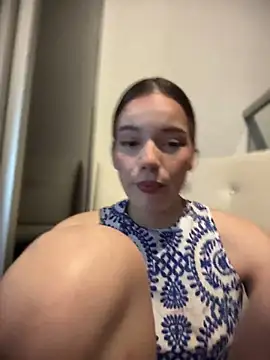 Snapshot of NicoleCut chatting on July 1, 2026, 12:22 am NicoleCut online show from July 1, 2026, 12:22 am