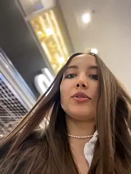 VelvetVixenI online show from May 18, 2026, 5:18 pm