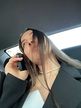 VelvetVixenI online show from May 15, 2026, 5:00 pm
