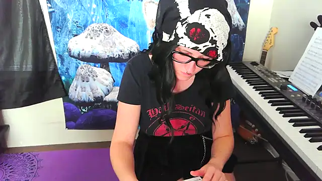 Snapshot of _hellostormy_ chatting on November 6, 2025, 5:17 pm hellostormy online show from November 6, 2025, 5:17 pm