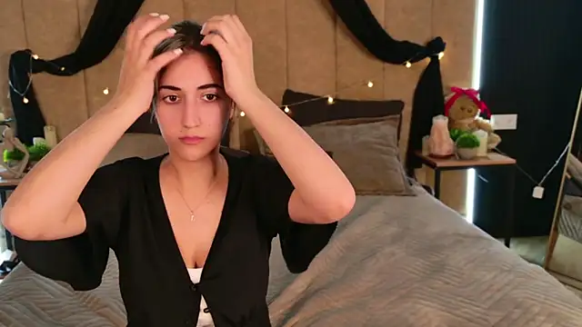 Teresa Stane online show from March 19, 2025, 11:39 am