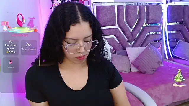 Aurora Brownn online show from December 23, 2025, 4:34 am