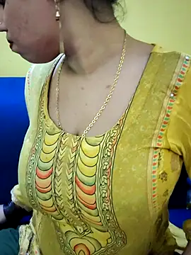 Snapshot of Haniya-143 chatting on October 8, 2025, 9:48 pm Haniya-143 online show from October 8, 2025, 9:48 pm