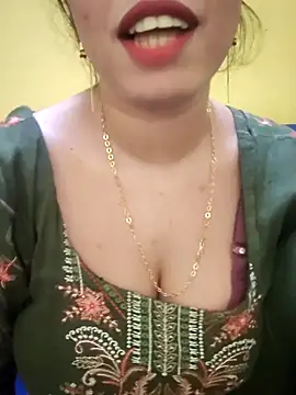 Snapshot of Haniya-143 chatting on October 7, 2025, 8:32 pm Haniya-143 online show from October 7, 2025, 8:32 pm