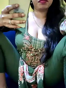 Snapshot of Haniya-143 chatting on October 27, 2025, 1:17 am Haniya-143 online show from October 27, 2025, 1:17 am