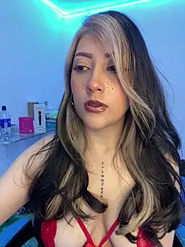 Luna SofiaXX online show from May 14, 2026, 9:06 am