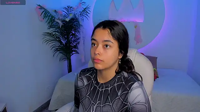 Snapshot of Ariana_Pierce chatting on November 1, 2025, 12:21 pm Ariana Pierce online show from November 1, 2025, 12:21 pm