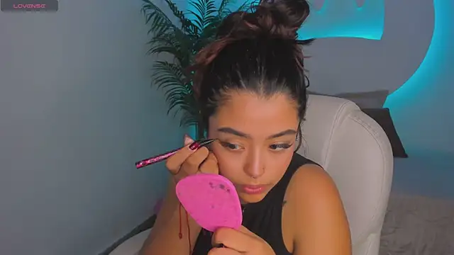 Snapshot of Ariana_Pierce chatting on October 22, 2025, 12:26 pm Ariana Pierce online show from October 22, 2025, 12:26 pm