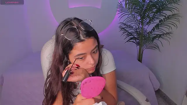 Snapshot of Ariana_Pierce chatting on November 12, 2025, 12:20 pm Ariana Pierce online show from November 12, 2025, 12:20 pm