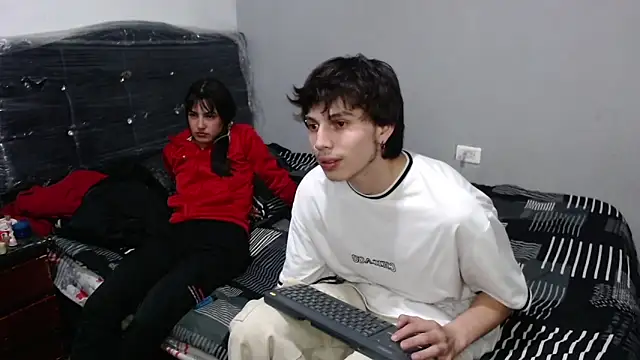 Snapshot of pervertsteens3 chatting on December 22, 2024, 4:50 am pervertsteens3 online show from December 22, 2024, 4:50 am