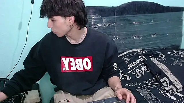 Snapshot of pervertsteens3 chatting on October 14, 2025, 7:20 am pervertsteens3 online show from October 14, 2025, 7:20 am