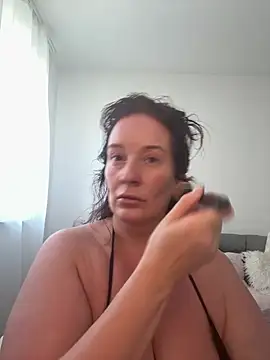 Snapshot of Engel_mia chatting on August 3, 2026, 11:16 am Engel mia online show from August 3, 2026, 11:16 am