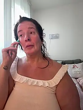 Snapshot of Engel_mia chatting on July 27, 2026, 10:22 am Engel mia online show from July 27, 2026, 10:22 am