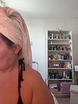 Snapshot of Engel_mia chatting on June 22, 2026, 8:44 am Engel mia online show from June 22, 2026, 8:44 am