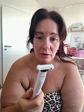 Snapshot of Engel_mia chatting on July 28, 2026, 11:17 am Engel mia online show from July 28, 2026, 11:17 am