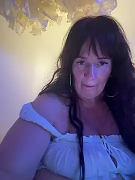 Snapshot of Engel_mia chatting on May 27, 2026, 8:27 pm Engel mia online show from May 27, 2026, 8:27 pm
