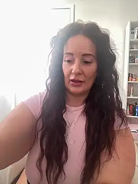 Snapshot of Engel_mia chatting on July 18, 2026, 10:24 am Engel mia online show from July 18, 2026, 10:24 am