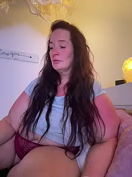 Snapshot of Engel_mia chatting on May 25, 2026, 8:18 pm Engel mia online show from May 25, 2026, 8:18 pm