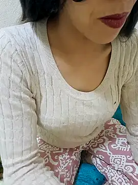 Snapshot of Linda-53 chatting on January 24, 2025, 9:26 pm Linda-53 online show from January 24, 2025, 9:26 pm