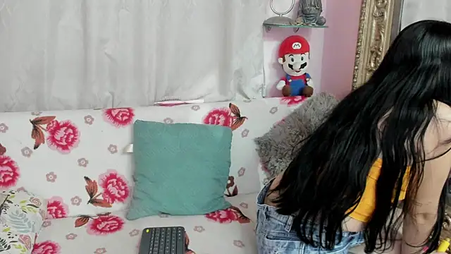 oriana faddila online show from March 19, 2025, 2:37 am