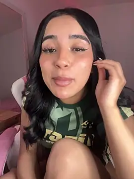 Snapshot of Emily-14 chatting on March 13, 2026, 6:40 am Emily-14 online show from March 13, 2026, 6:40 am