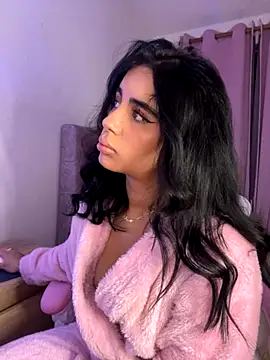 Snapshot of Emily-14 chatting on November 26, 2025, 6:35 am Emily-14 online show from November 26, 2025, 6:35 am