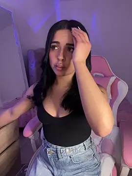 Snapshot of Emily-14 chatting on March 3, 2026, 4:41 am Emily-14 online show from March 3, 2026, 4:41 am