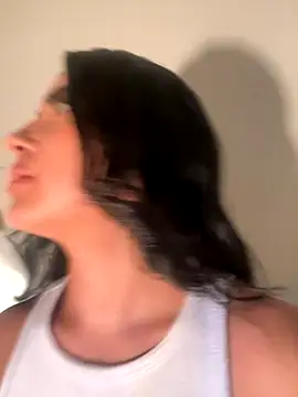 Snapshot of Emily-14 chatting on October 26, 2025, 2:23 am Emily-14 online show from October 26, 2025, 2:23 am