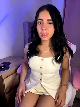 Snapshot of Emily-14 chatting on December 5, 2025, 4:00 am Emily-14 online show from December 5, 2025, 4:00 am