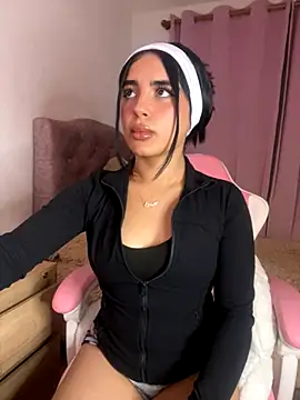 Snapshot of Emily-14 chatting on December 3, 2025, 5:19 am Emily-14 online show from December 3, 2025, 5:19 am